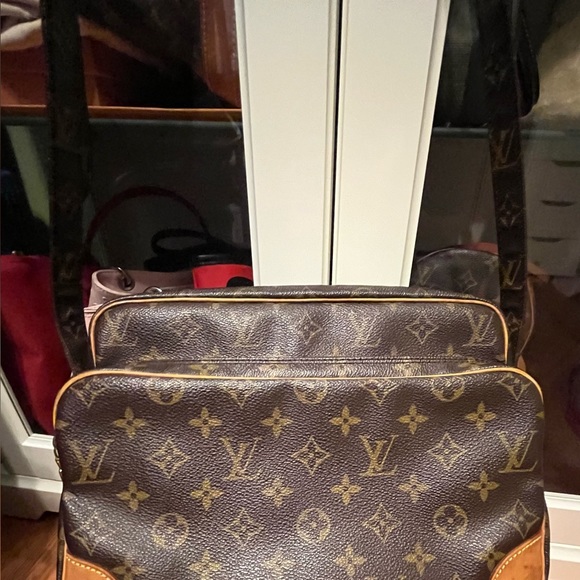 Louis Vuitton Nile Crossbody Bag - Picture 3 of 16